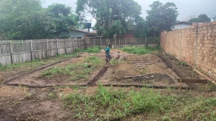 Vende-se terreno no outeiro 