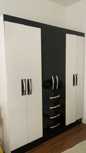 Guarda-roupa 6 portas e 4 gavetas