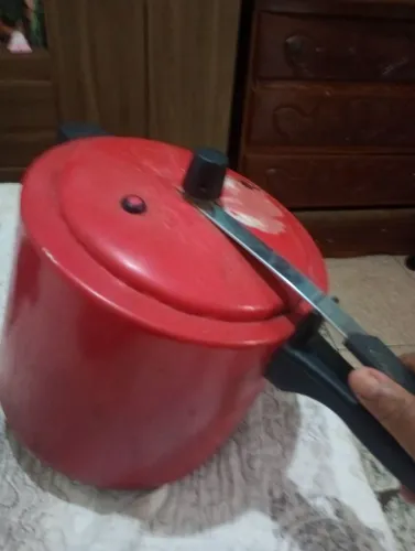 Vende-se uma panela de pressão grande