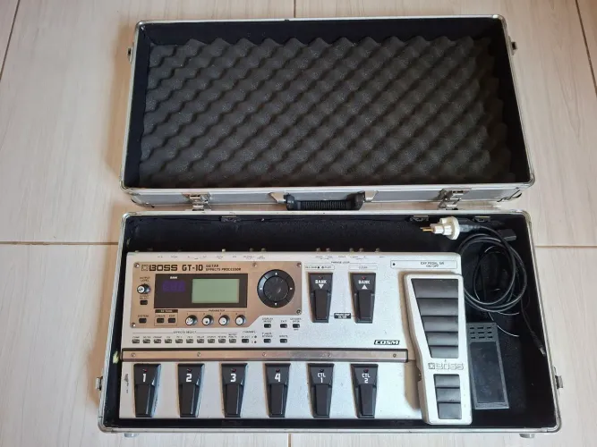 Pedaleira Boss GT10 com case