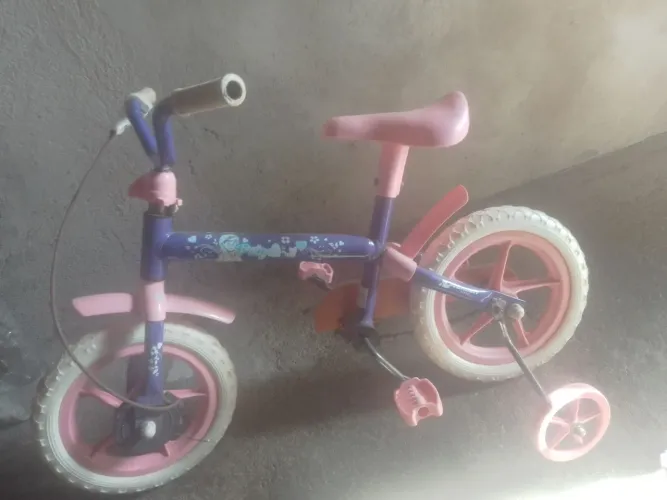 Essa bicicleta tô vendendo por que minha filha já tem outra