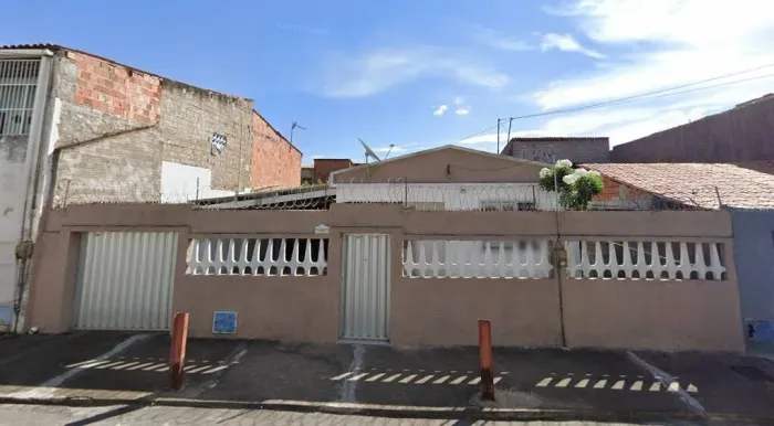 Casa ampla com 3 suítes a venda no bairro Floresta, Fortaleza-CE REF: 3995
