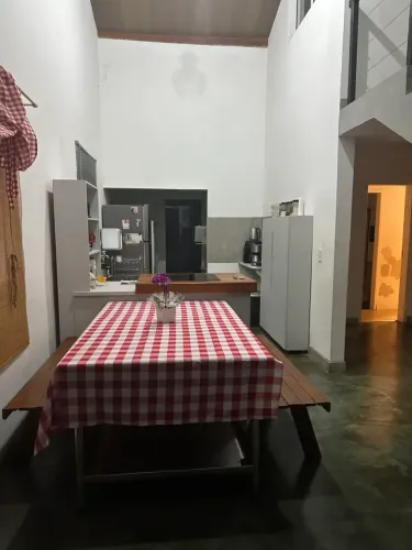 Casa para venda possui 160 metros quadrados com 3 quartos em Coliseu - Londrina - Paraná