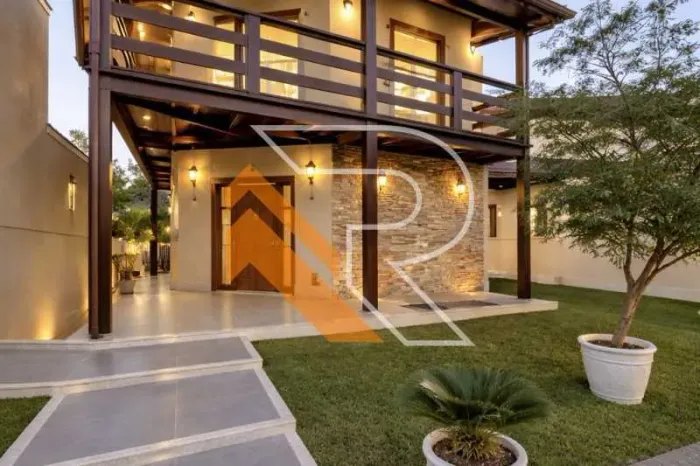 À venda casa duplex espetacular em condomínio de luxo em Camboinhas, Niterói.