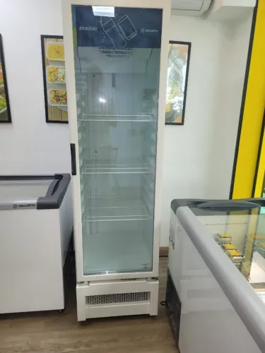 Sem Uso.Geladeira expositora vertical Metalfrio 324 litros - Branco 220V