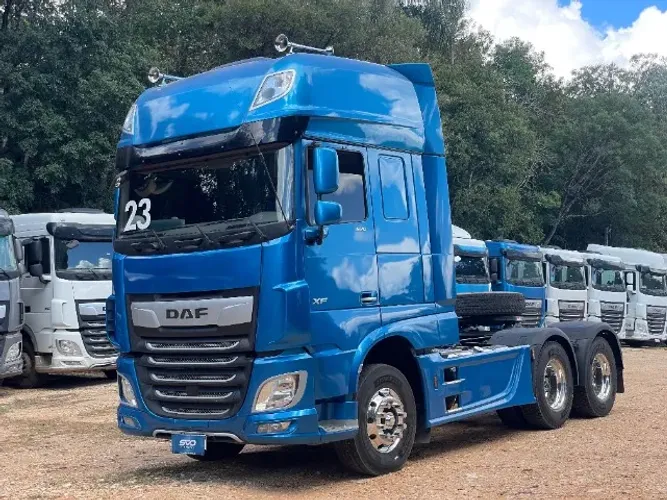 CAMINHÃO DAF XF 530 6X4 2023 TETO ALTO - 305 MIL KM - PERSONALIZADO - KIT BASCULANTE HYVA