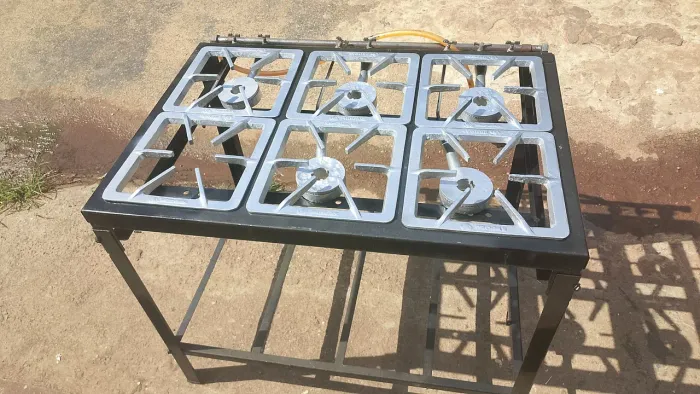 Vendo fogão industrial 6 bocas - R$1200 urgente