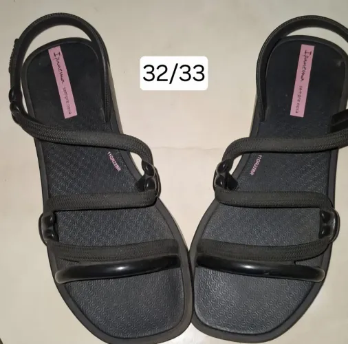 Sandalia ipanema tamanho 32/33 usada