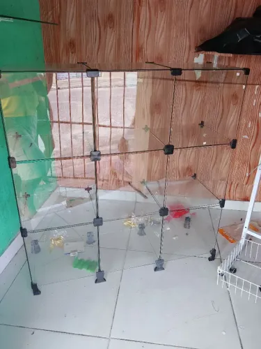 Balcão de vidro.