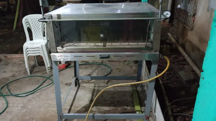 Vendo 1 forno e 2 estufas