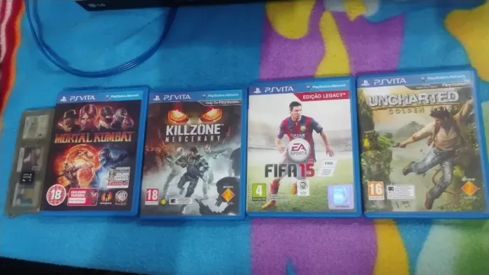 LOTE : JOGOS DE PSVITA E DE NINTENDO DS + CARTÃO DE 4 GB VITA !!