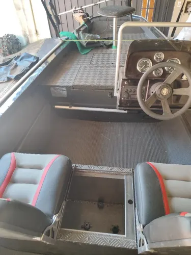 Lancha de pesca mega 580