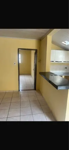 Casa 2/Q, segura e bem localizada 