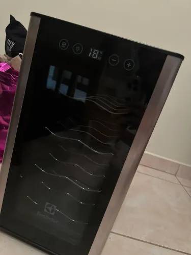 ADEGA ELECTROLUX 8 garrafas 