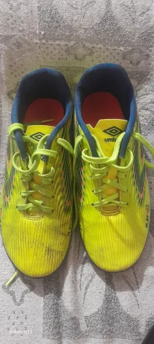 VENDO SOCIETY (UMBRO COR VERDE LIMÃO NUM 37 POR APENAS R$ 80,00 TRATAR 919- * Beto