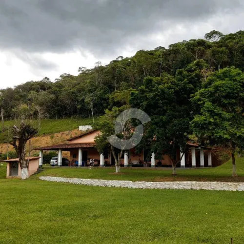 Sítio, 3 dormitórios, casa de caseiro 3 quartos, venda, 80550 m² por R$ 890.000 - Vale Das