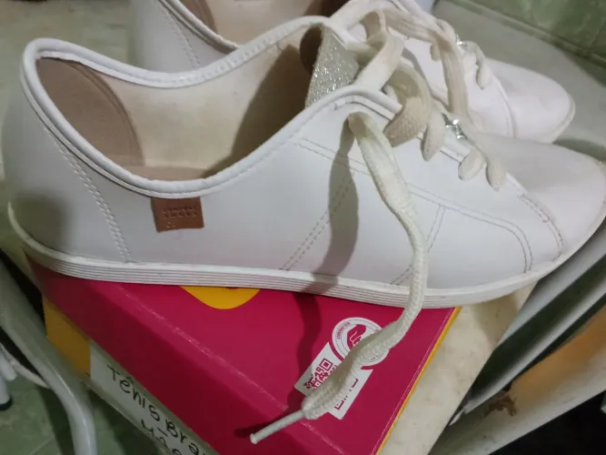Desapego tênis feminino confortável 39 moleca branco