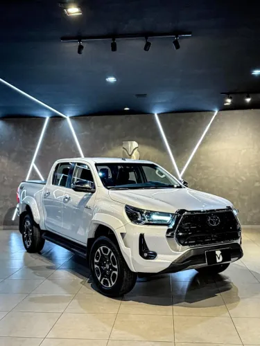 Toyota Hilux CD SRX Plus 4X4 2.8 TDI Die. Aut. 2024