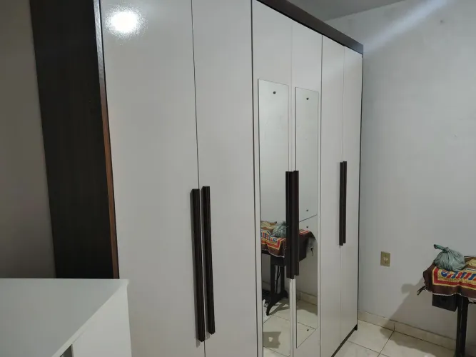 Guarda roupa muito novo