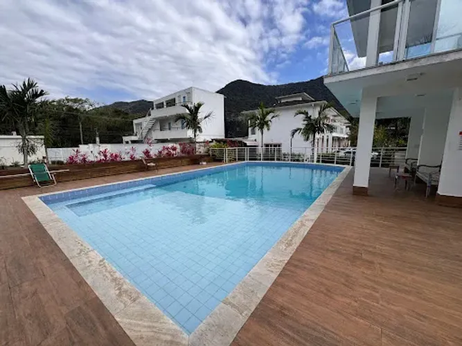 Casa em Condomínio em Maresias | 3 Suítes | 550m da Praia | 2 Vagas | Lazer Completo