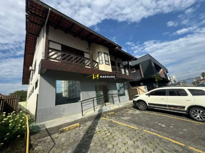 Sala Comercial com 110 m² de área privativa no bairro Costa e Silva.