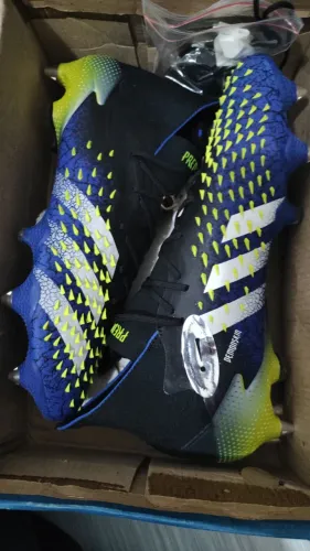 Chuteira profissional Adidas 40