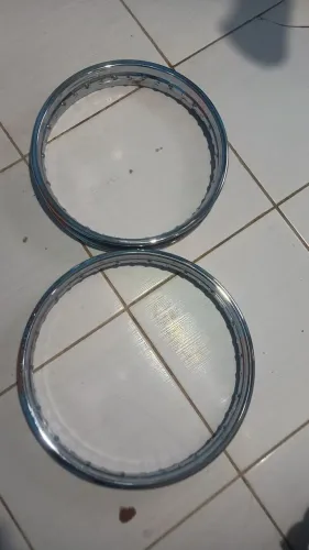 Aro da crosser original bom Estado não cheguei usa nem um mês troquei por treee  heads