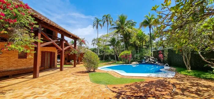 Casa estilo Rústica à VENDA no condomínio Park Lane na Praia de Pernambuco Guarujá