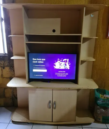 Vende se estante por 250$ só a estante 