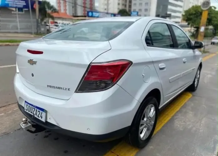Chevrolet Onix Hatch LS 1.0 8V Flex Power Mec. 4P 2015