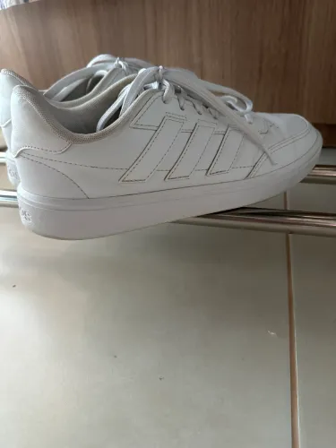 Tênis adidas branco 