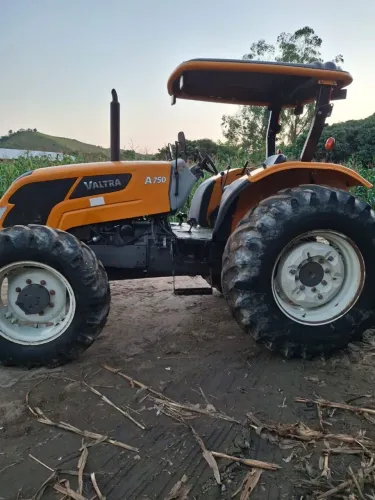 Vendo um trator novo!
