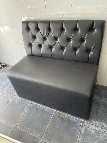 Sofá de Couro Preto Confortável - Ótimo Estado