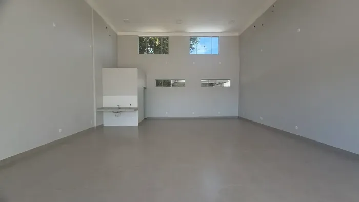 Sala Comercial 80m² Frente para Avenida Teotônio - Aureny III