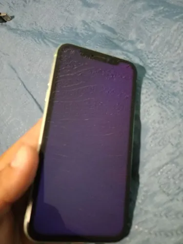 IPHONE 11 - Tela só acende, mas usava normal antes disso