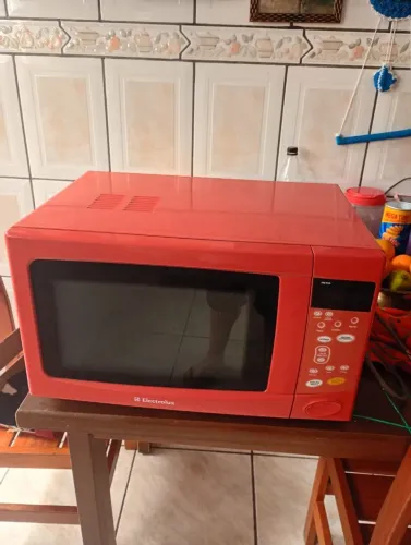 Vendo micro-ondas funcionando perfeitamente