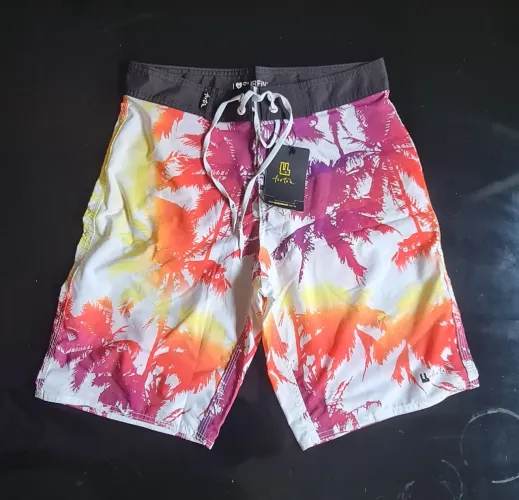 Vendo três Bermudas novas duas da foxton e uma Stalker