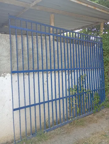 PORTÃO DE TRILHO DE FERRO, 2,85 de largura e 2,15 de altura