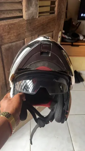 Vendo um capacete da RACE TECH SEMI NOVO