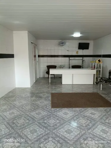 Aluga sala com 44 metros quadrados, na Estrada das barreiras