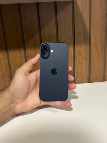 iPhone 16 128GB - Bateria 96% - Extremamente Conservado 