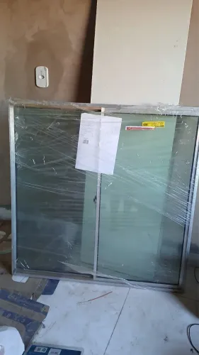 Vendo Janela de vidro