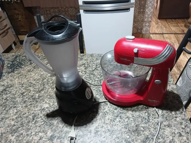 Batedeira + liquidificador Britânia