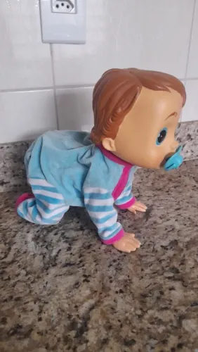 Boneca que engatinha