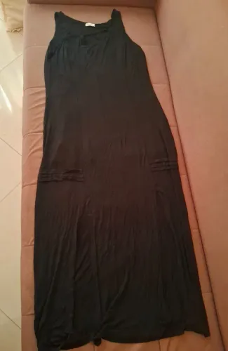 Vestido longo preto plus size tamanho M com fendas inferiores