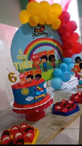 Lembrancinhas e topos de bolos personalizados