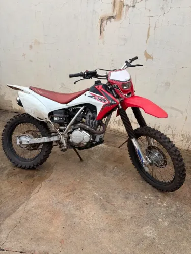 Moto de Trilha XR200