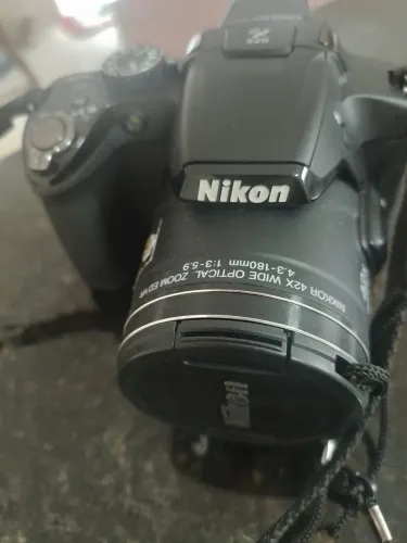 MAQUINA FOTOGRÁFICA NIKON