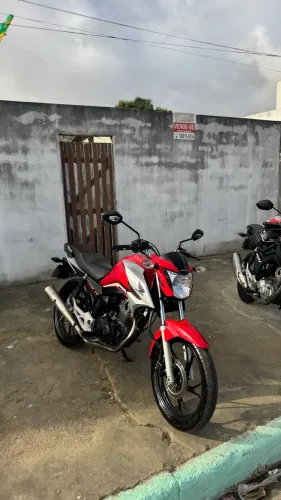 Titan 160 moto de garagem