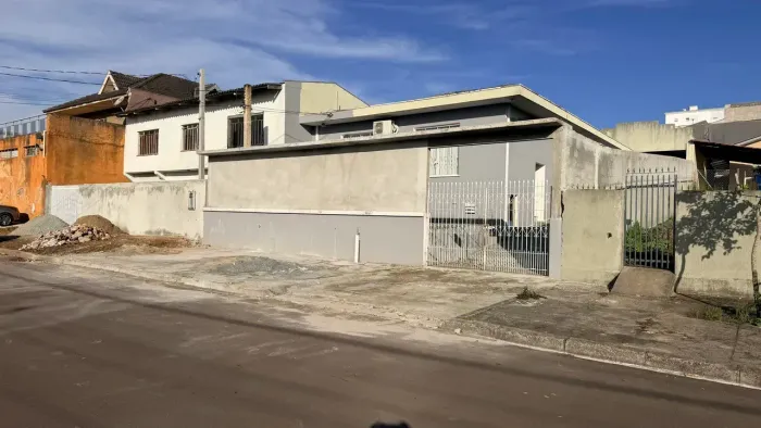 Imóvel para venda possui 150 metros quadrados com 3 quartos em Guaíra - Curitiba - PR